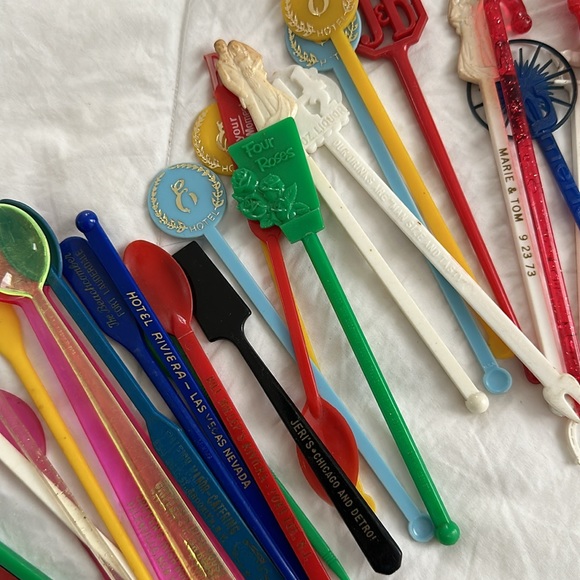 Vintage Swizzle Sticks/Drink Stirrers LOT OF 62 PIECES Casinos Bars Resort - Picture 3 of 6